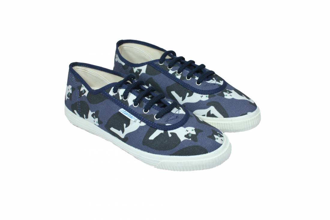 Here kitty kitty canvas shoe