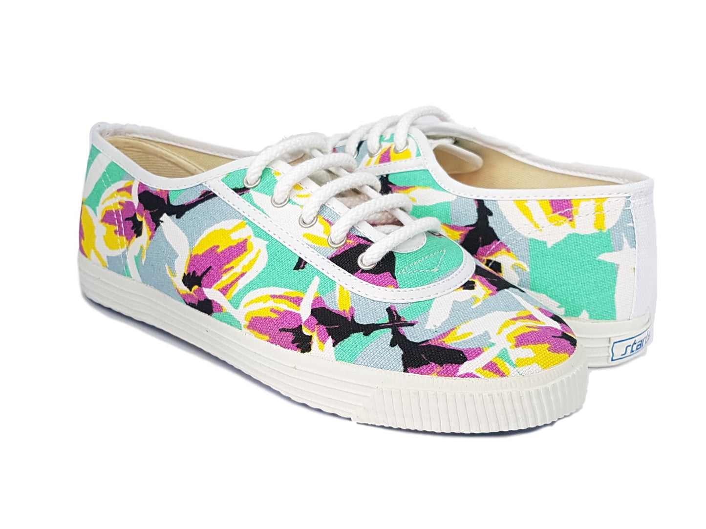 Magnolia canvas sneaker