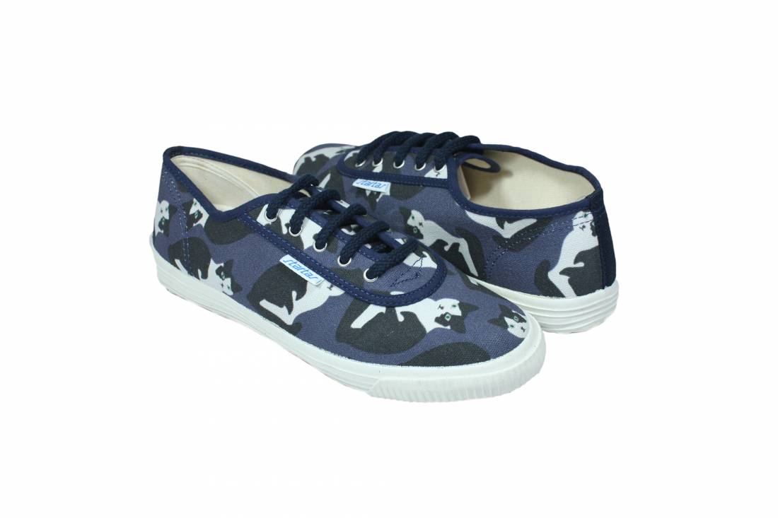 Here kitty kitty canvas shoe