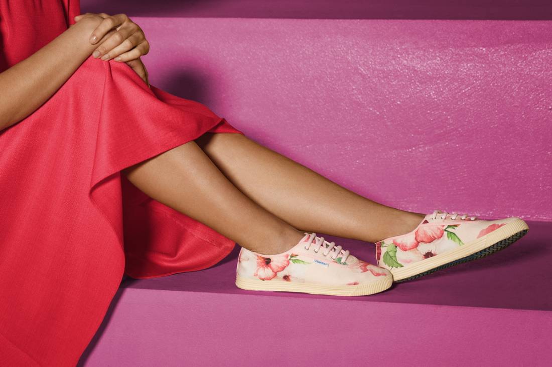 Hibiscus canvas sneaker